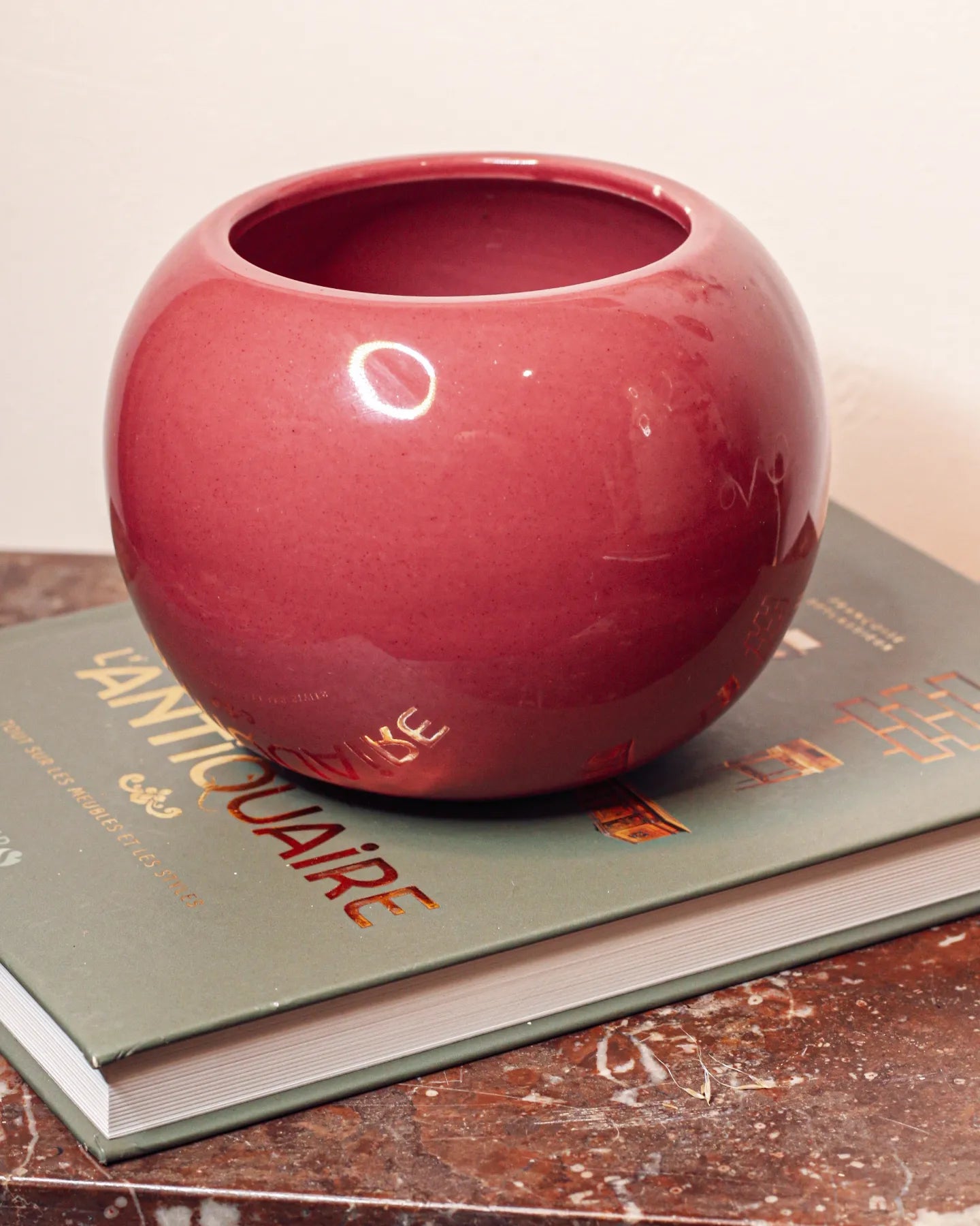 Vase boule en céramique émaillée